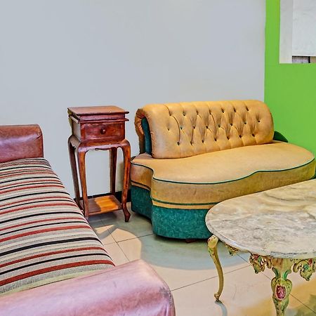 Oyo 91599 Penginapan Mutiara Madiun Exteriör bild